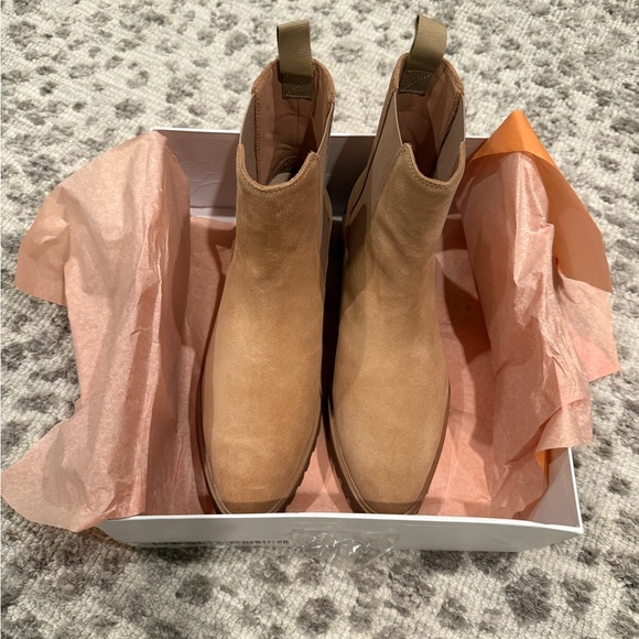 NIB Quince Chelsea boot in waterproof desert taupe suede size 9 - Picture 2 of 5